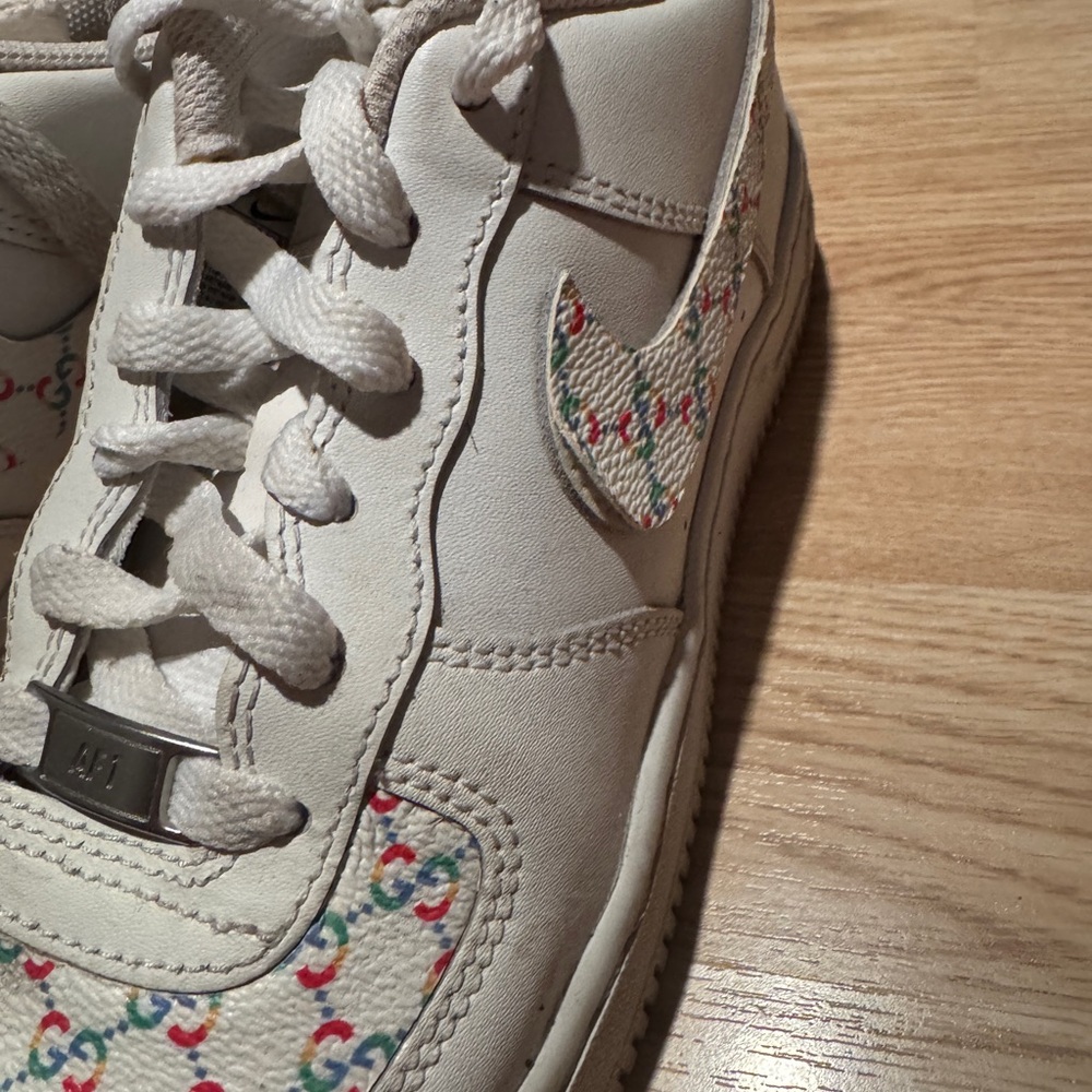 White Sneakers With Multicolor Pattern - image 2